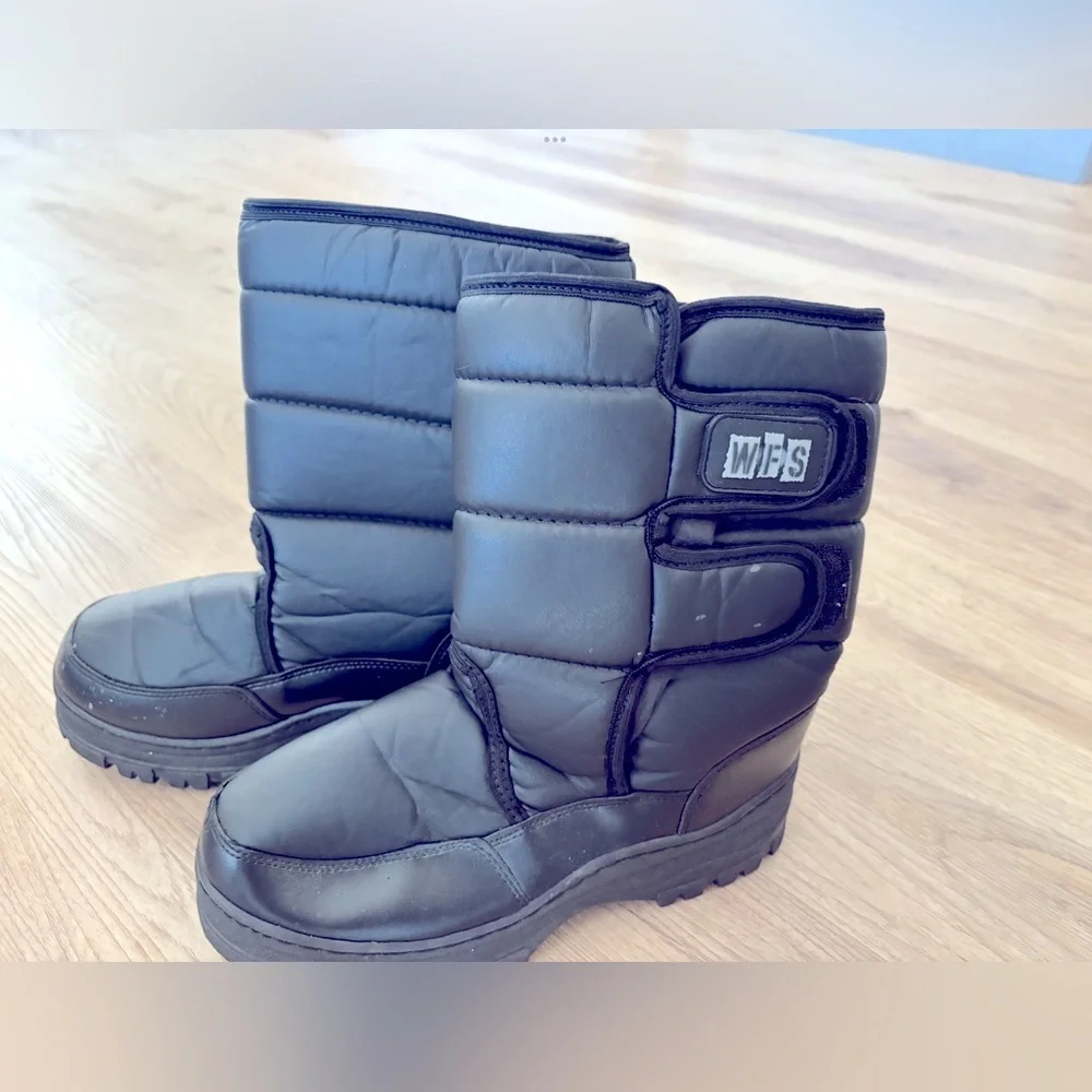 WFS Black Winter Boots size 7 Straps  new condition world famous sports